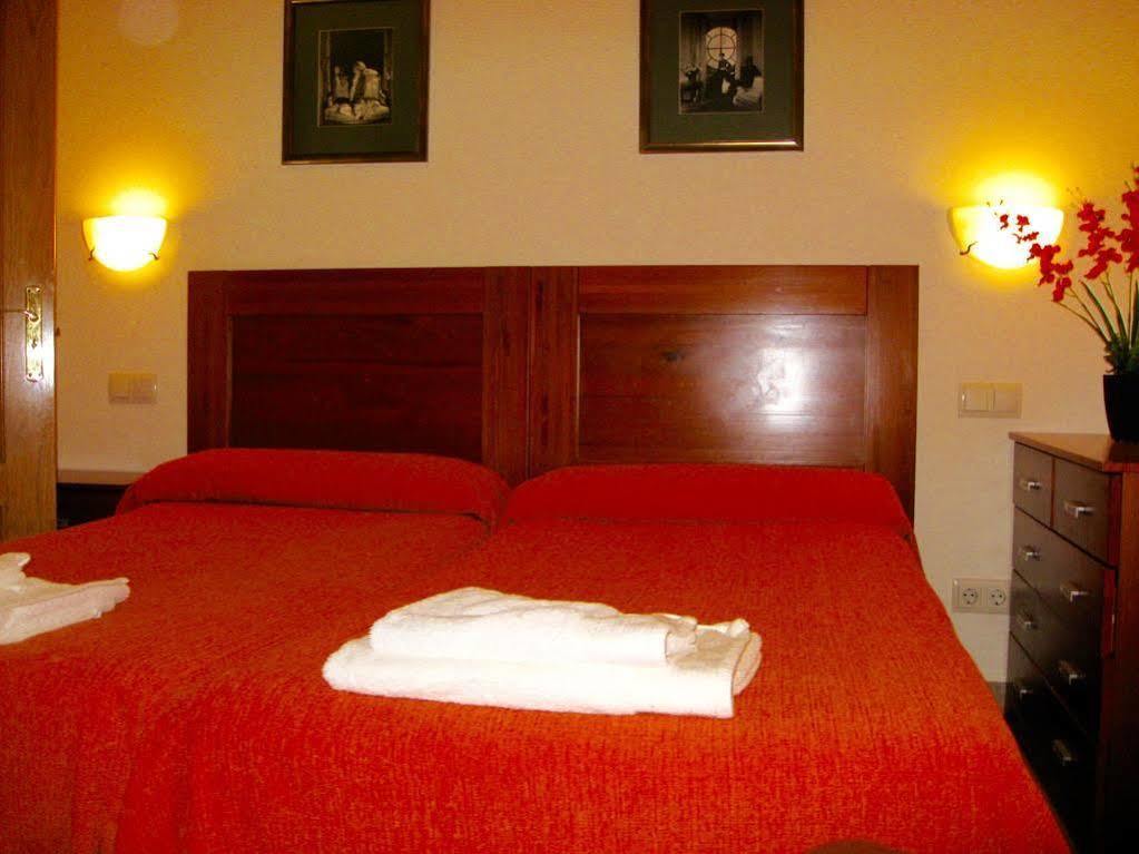 Hostal Tirso Plaza Madrid Luaran gambar