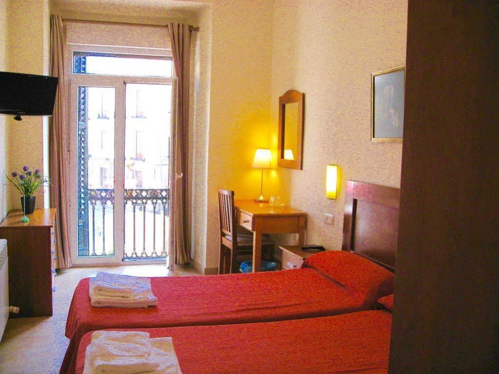 Hostal Tirso Plaza Madrid Luaran gambar