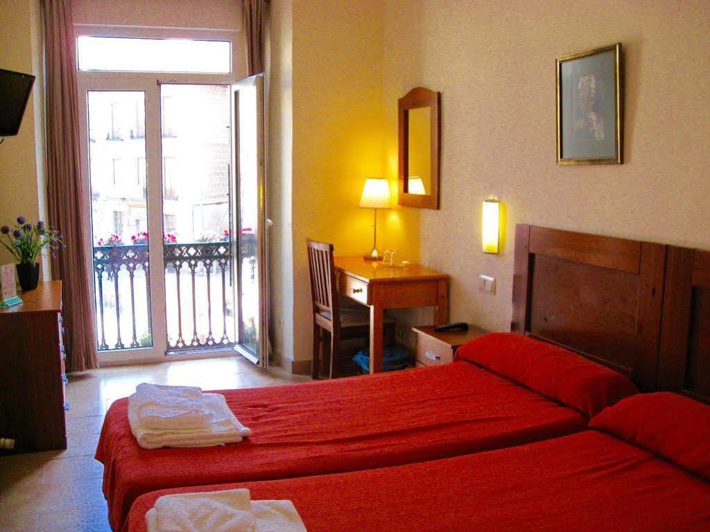 Hostal Tirso Plaza Madrid Luaran gambar