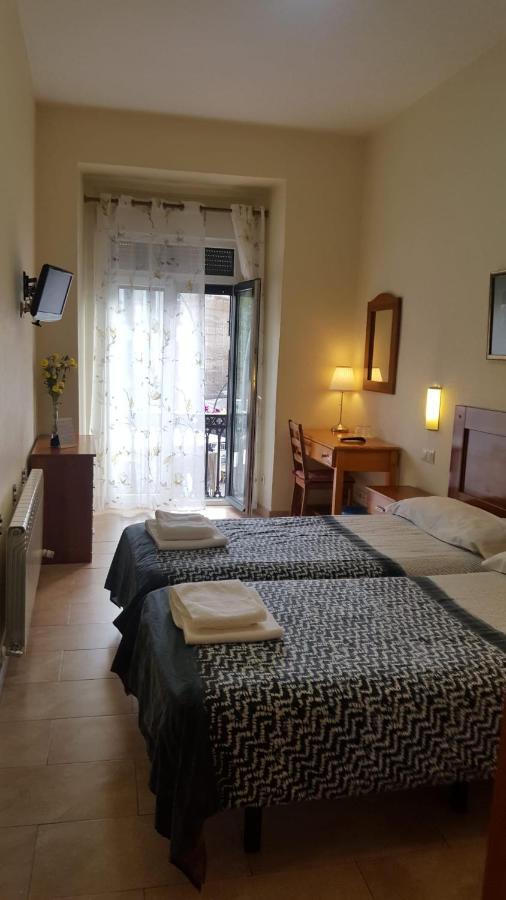 Hostal Tirso Plaza Madrid Luaran gambar