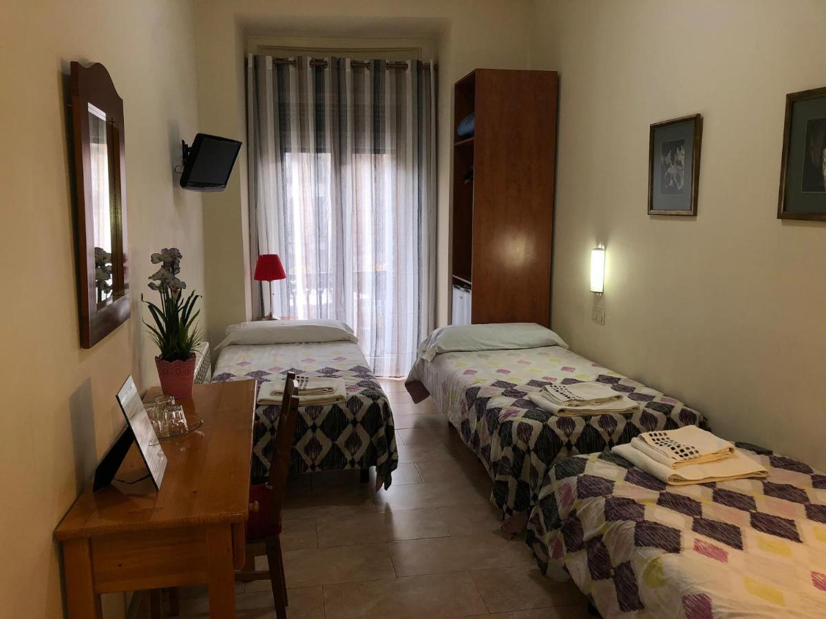 Hostal Tirso Plaza Madrid Luaran gambar